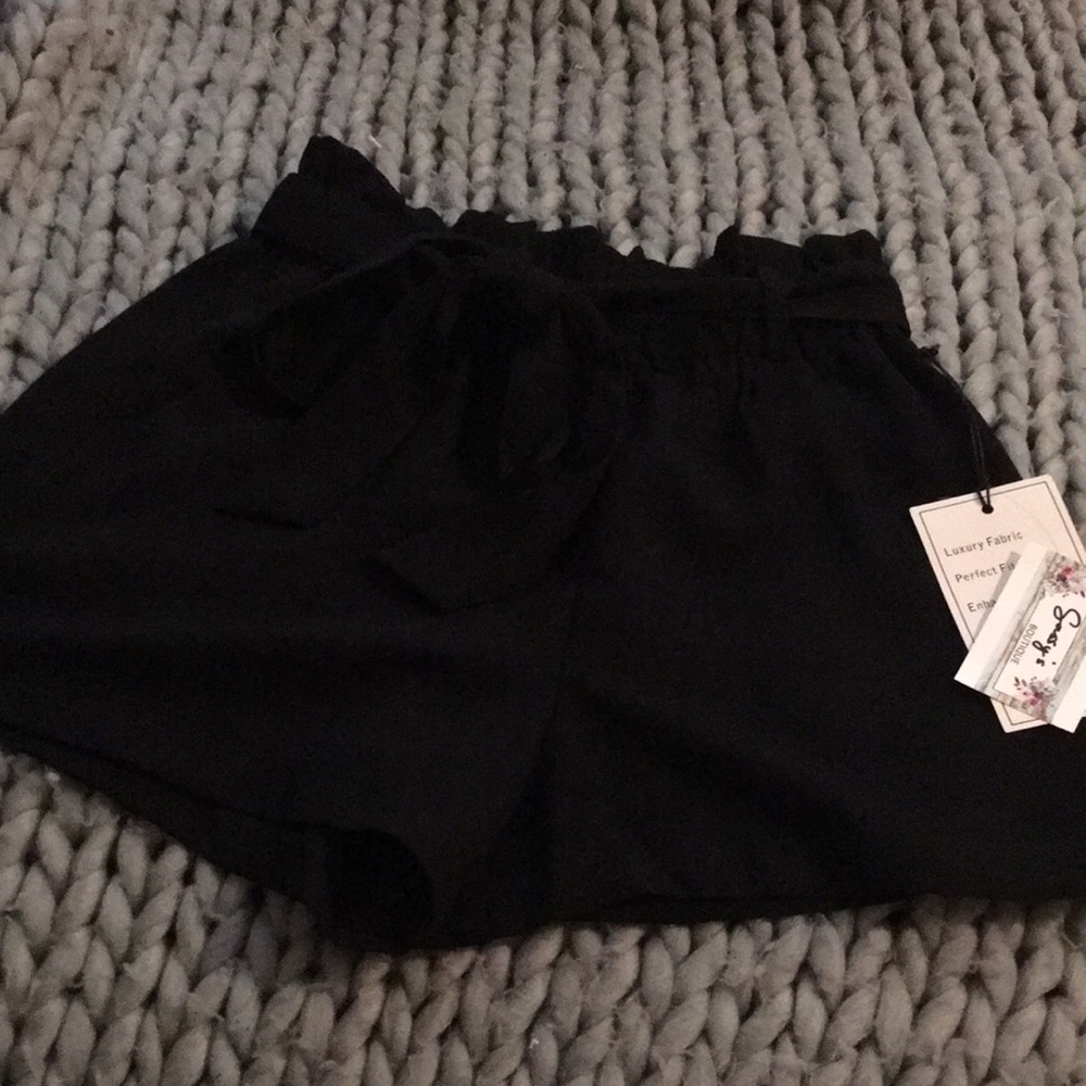 Front tie twill paper bag shorts